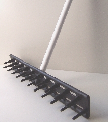 Shark teeth bunker rake